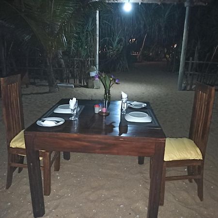Ravana - Beach Cabanas ヒッカドゥワ エクステリア 写真