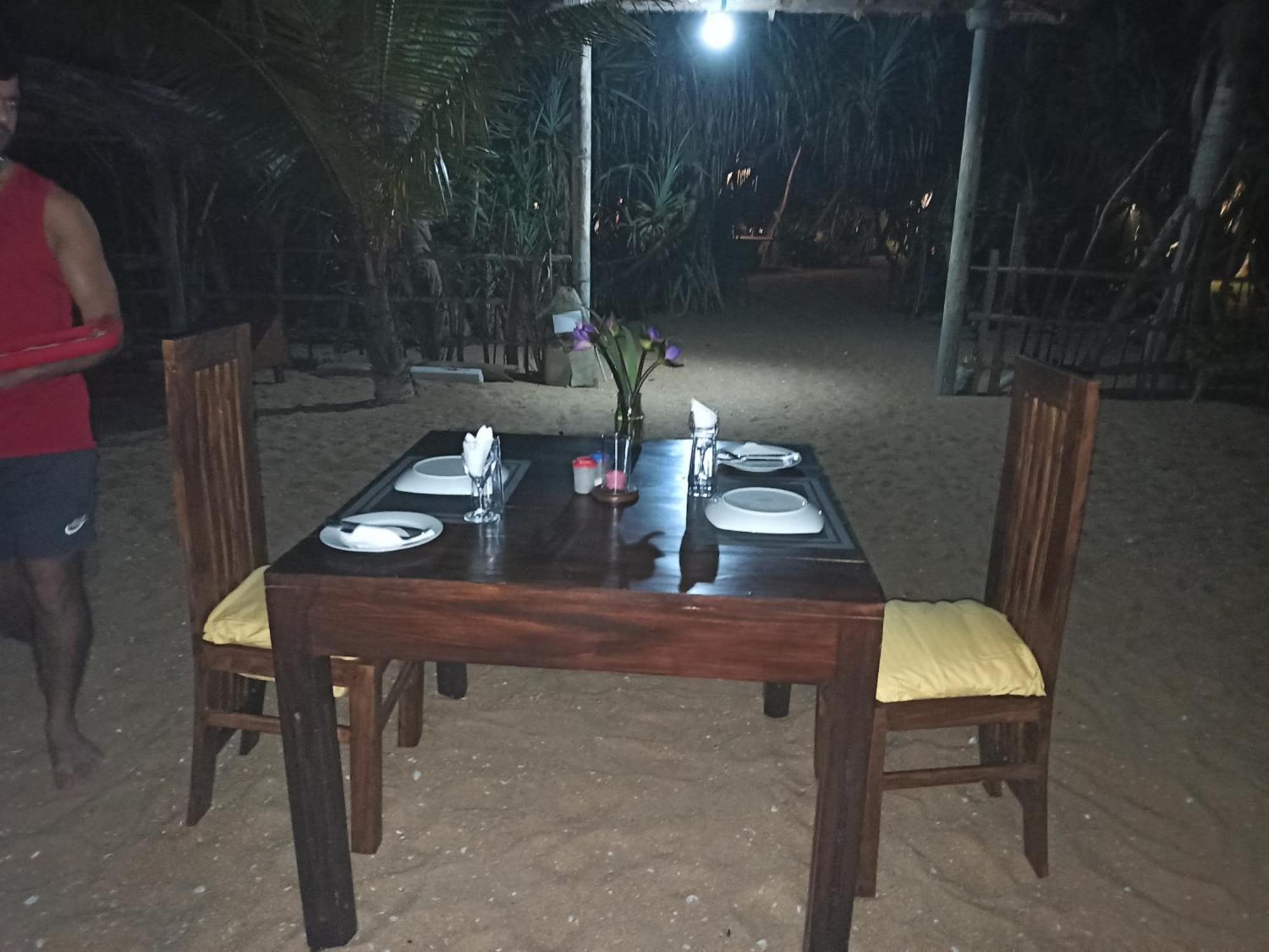 Ravana - Beach Cabanas ヒッカドゥワ エクステリア 写真